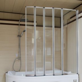 Стеклянная шторка на ванну Радомир 116